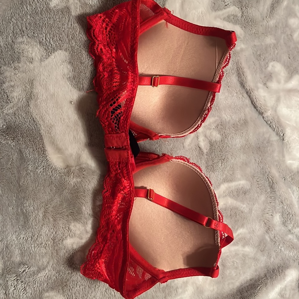 Bras - Picture 2 of 3